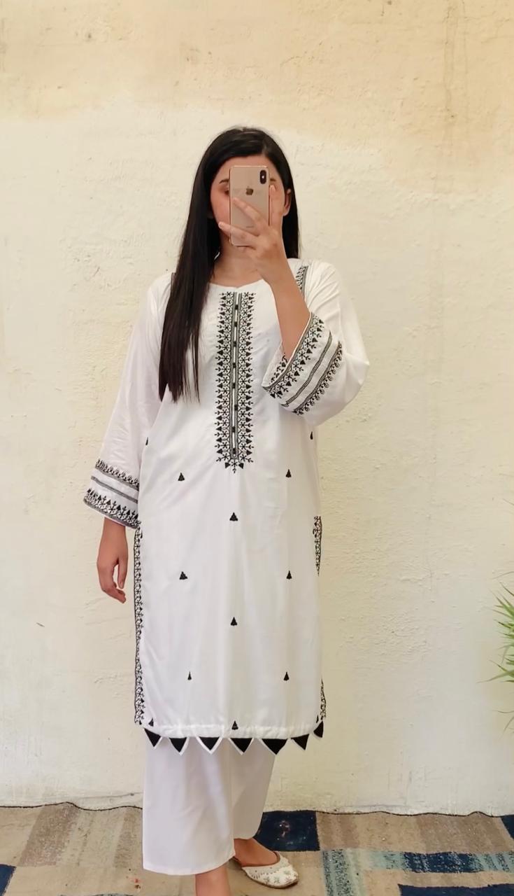 Rumi Apparel Embroidery 2Pc (STITICHED)